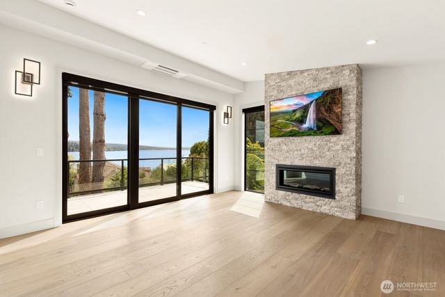 8333 NE Juanita Drive, Kirkland, WA 98034