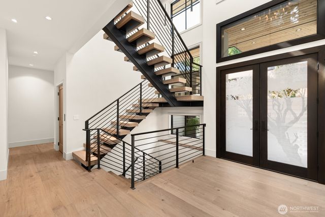 8333 NE Juanita Drive, Kirkland, WA 98034