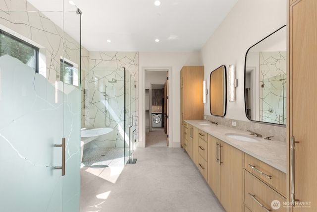 8333 NE Juanita Drive, Kirkland, WA 98034