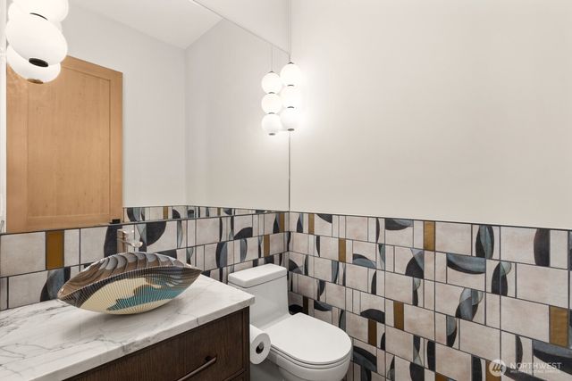 8333 NE Juanita Drive, Kirkland, WA 98034