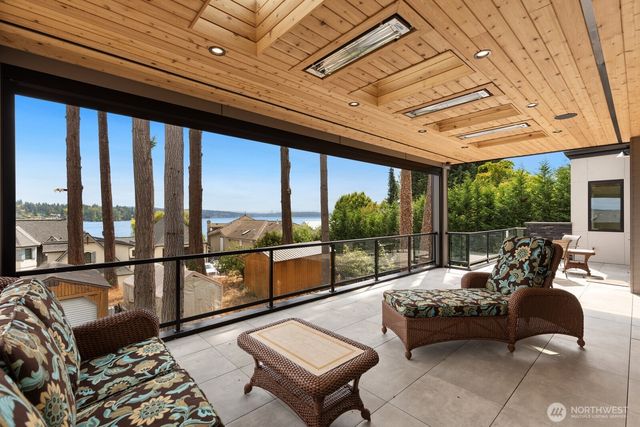 8333 NE Juanita Drive, Kirkland, WA 98034