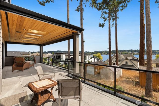 8333 NE Juanita Drive, Kirkland, WA 98034