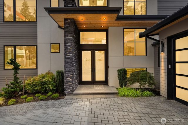 8333 NE Juanita Drive, Kirkland, WA 98034