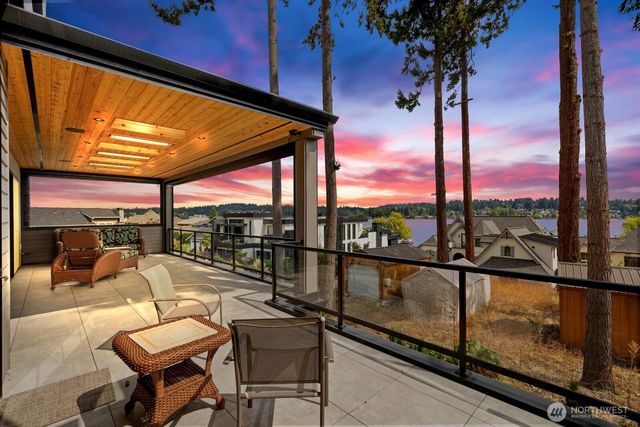 8333 NE Juanita Drive, Kirkland, WA 98034