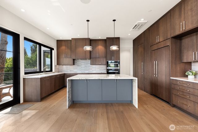 8333 NE Juanita Drive, Kirkland, WA 98034
