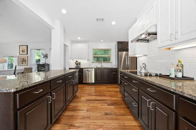 102 Crescent BLF, Lakeway, TX 78734