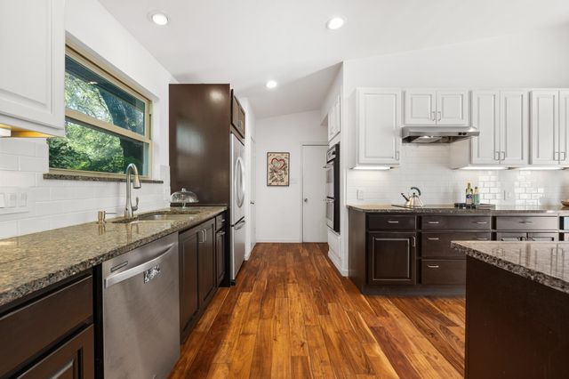 102 Crescent BLF, Lakeway, TX 78734