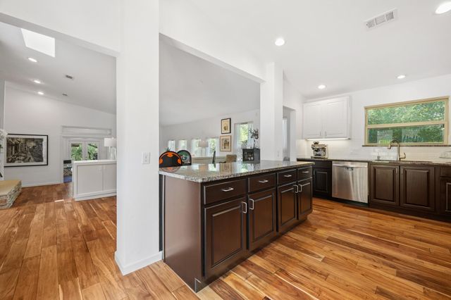 102 Crescent BLF, Lakeway, TX 78734