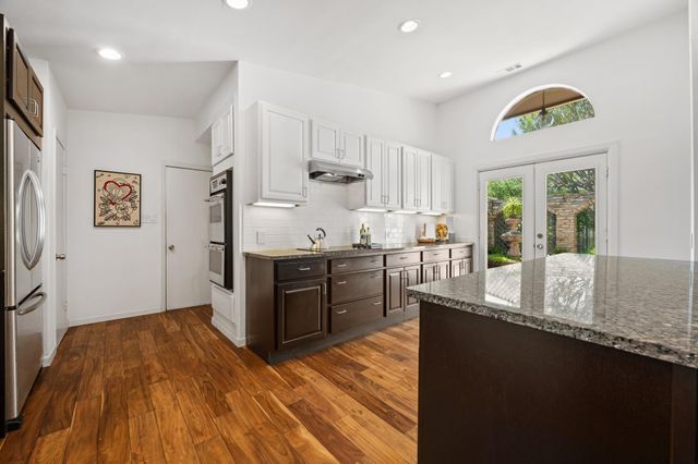 102 Crescent BLF, Lakeway, TX 78734
