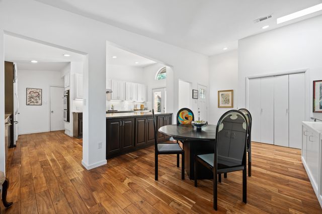 102 Crescent BLF, Lakeway, TX 78734