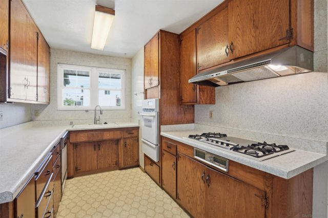 3721 BEN ST., San Diego, CA 92111