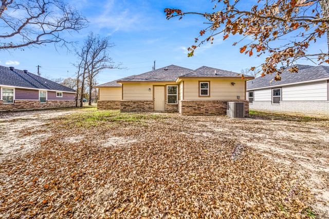 800 Hemlock Drive, West Tawakoni, TX 75474