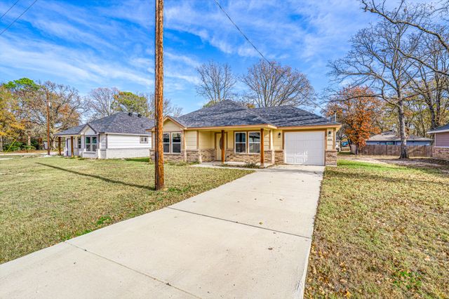 800 Hemlock Drive, West Tawakoni, TX 75474