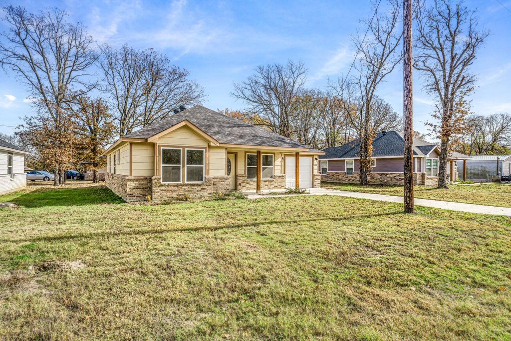 800 Hemlock Drive, West Tawakoni, TX 75474