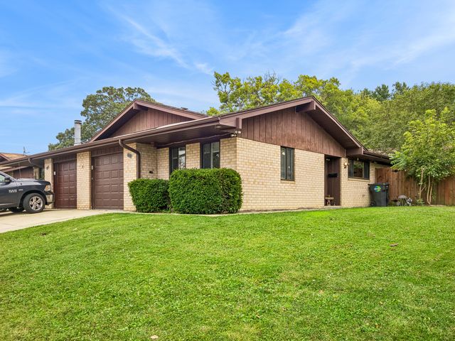 131 Innsbrook Drive, Streamwood, IL 60107