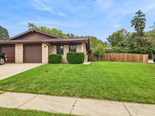 131 Innsbrook Drive, Streamwood, IL 60107