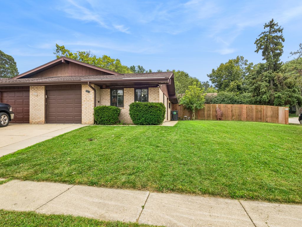131 Innsbrook Drive, Streamwood, IL 60107