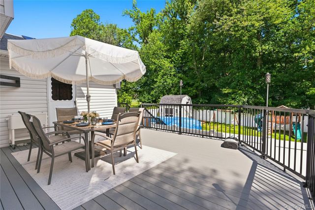 8 Loran Court, Nanuet, NY 10954