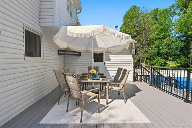 8 Loran Court, Nanuet, NY 10954