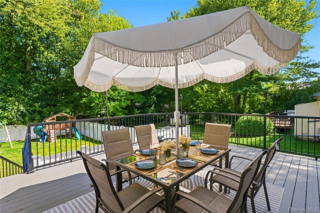 8 Loran Court, Nanuet, NY 10954