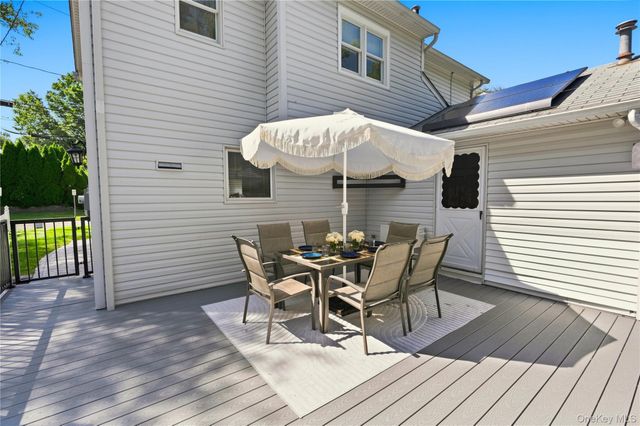 8 Loran Court, Nanuet, NY 10954