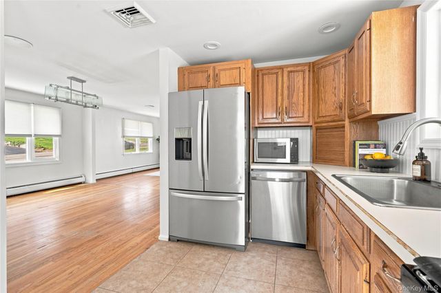 8 Loran Court, Nanuet, NY 10954