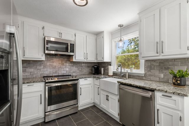 11 Mary David Rd, Yarmouth, MA 02675