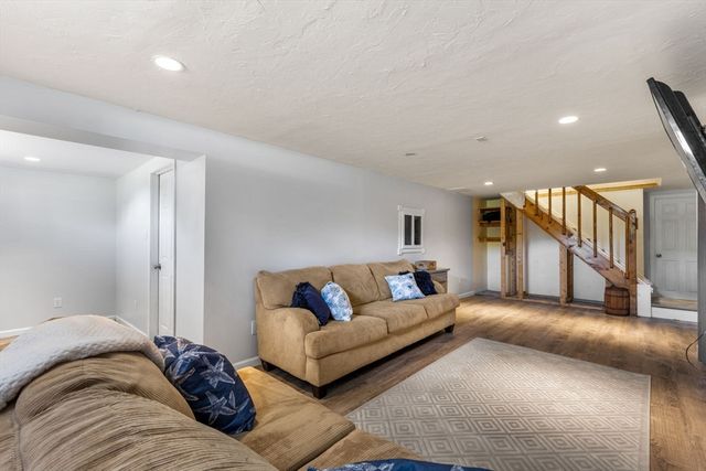 11 Mary David Rd, Yarmouth, MA 02675
