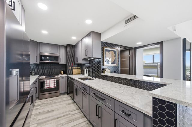 5600 N Flagler Drive 905, West Palm Beach, FL 33407