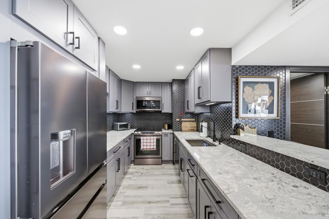 5600 N Flagler Drive 905, West Palm Beach, FL 33407