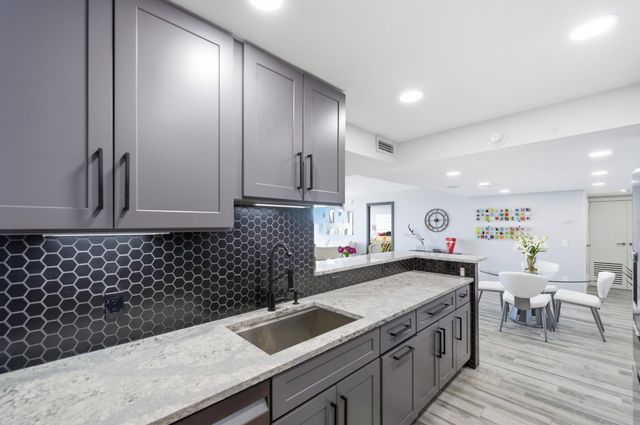 5600 N Flagler Drive 905, West Palm Beach, FL 33407