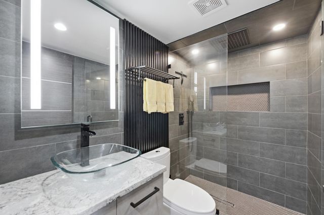 5600 N Flagler Drive 905, West Palm Beach, FL 33407