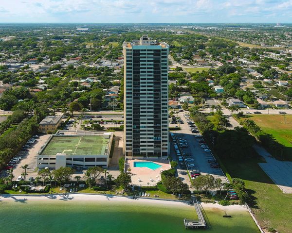 5600 N Flagler Drive 905, West Palm Beach, FL 33407