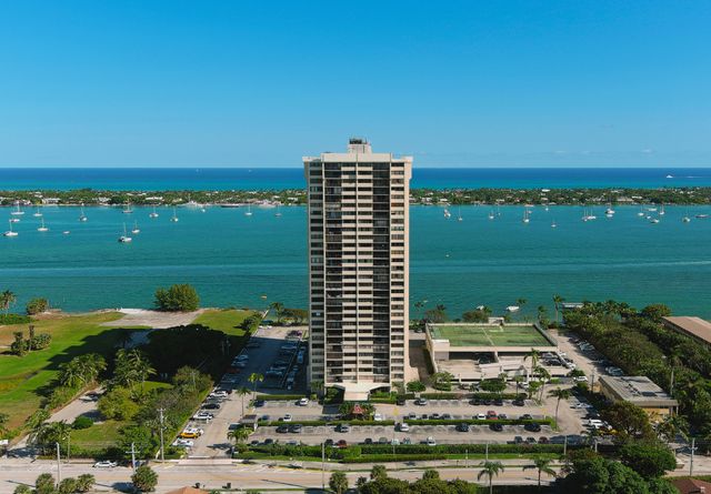 5600 N Flagler Drive 905, West Palm Beach, FL 33407