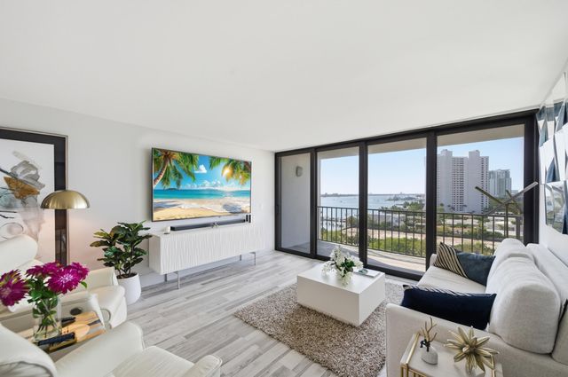 5600 N Flagler Drive 905, West Palm Beach, FL 33407