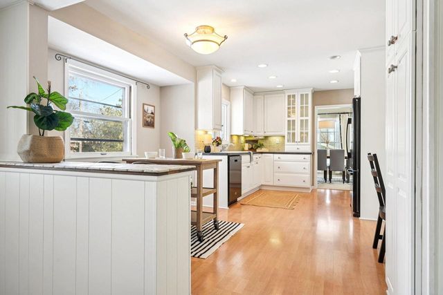 2430 W Applewood LANE, Glendale, WI 53209