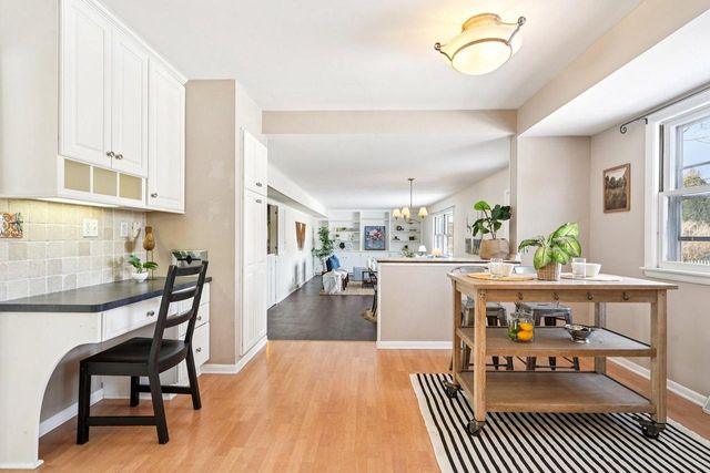 2430 W Applewood LANE, Glendale, WI 53209