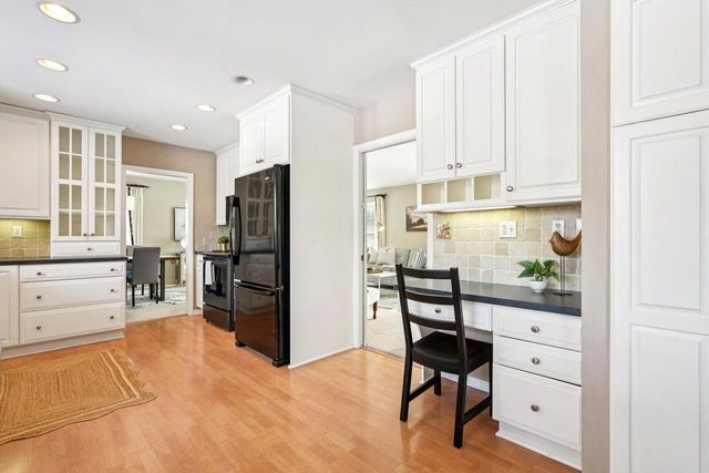 2430 W Applewood LANE, Glendale, WI 53209