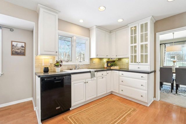 2430 W Applewood LANE, Glendale, WI 53209