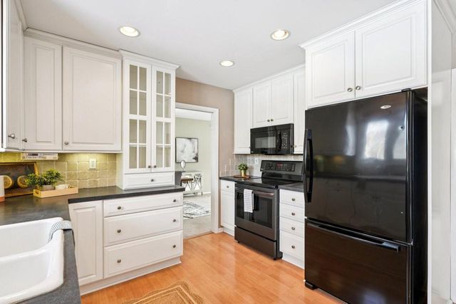 2430 W Applewood LANE, Glendale, WI 53209