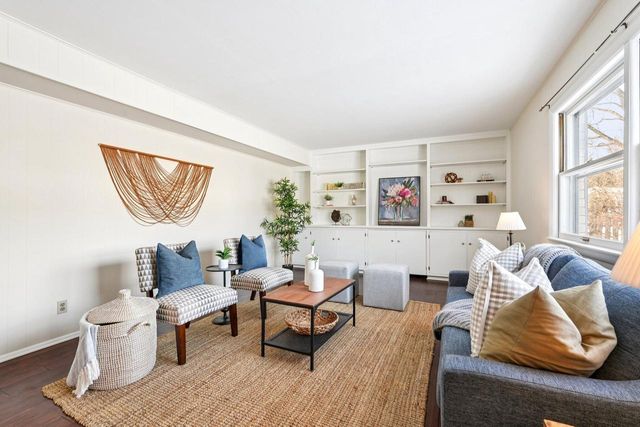 2430 W Applewood LANE, Glendale, WI 53209