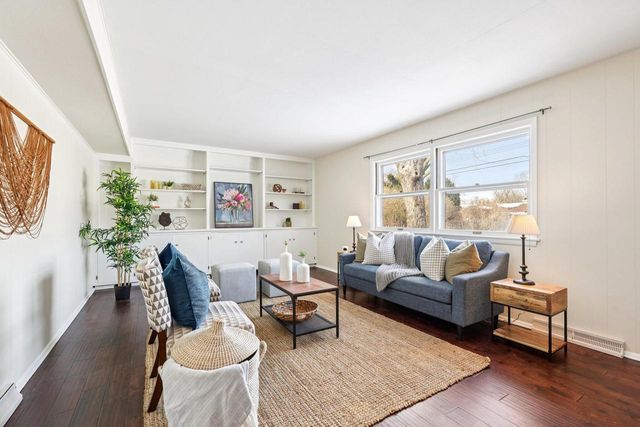 2430 W Applewood LANE, Glendale, WI 53209