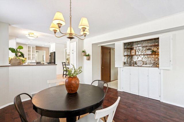 2430 W Applewood LANE, Glendale, WI 53209