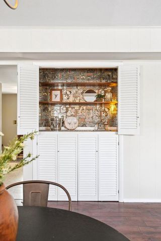 2430 W Applewood LANE, Glendale, WI 53209