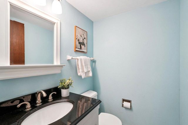 2430 W Applewood LANE, Glendale, WI 53209