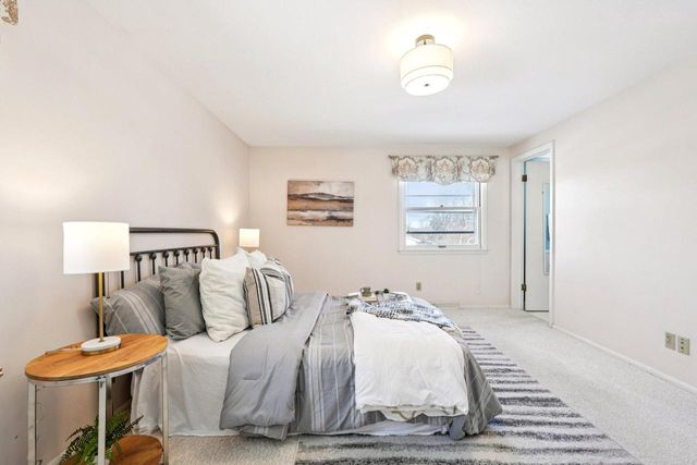 2430 W Applewood LANE, Glendale, WI 53209