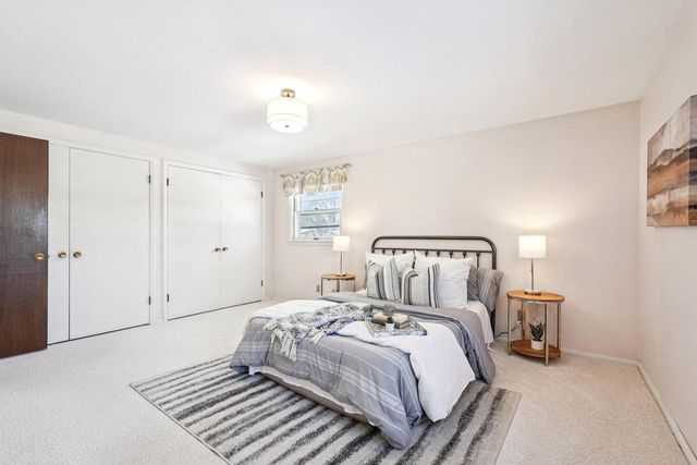 2430 W Applewood LANE, Glendale, WI 53209