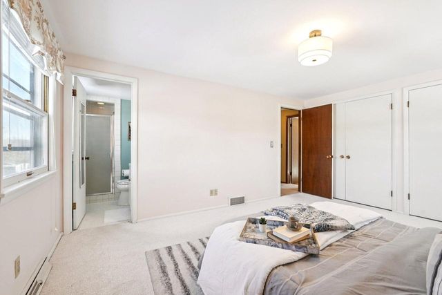 2430 W Applewood LANE, Glendale, WI 53209