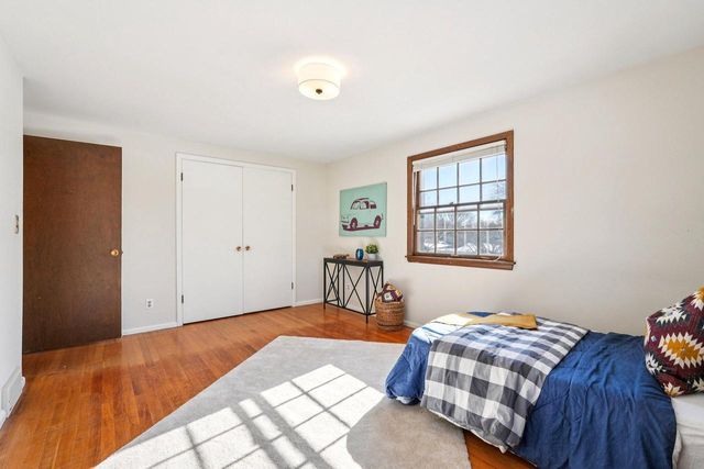 2430 W Applewood LANE, Glendale, WI 53209