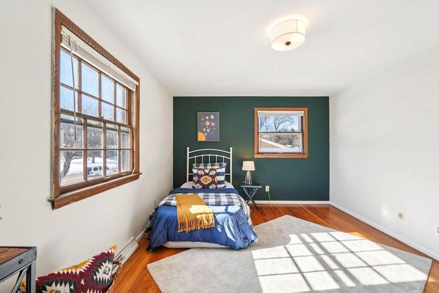 2430 W Applewood LANE, Glendale, WI 53209